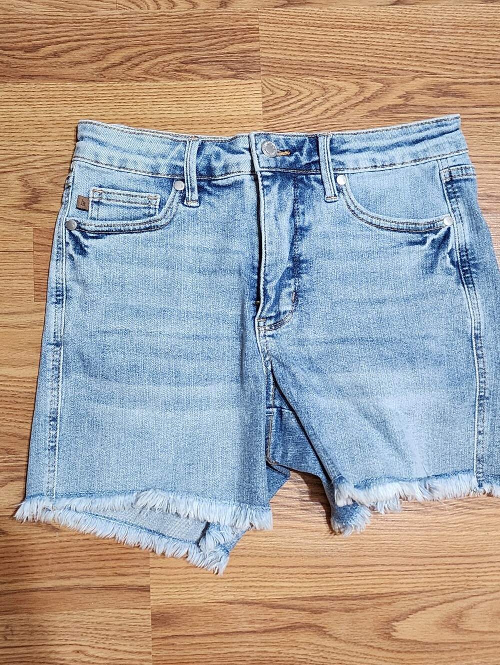 Judy Blue Mid Rise Cut Off Jean Shorts Light Wash Raw Hem Women’s Size Medium